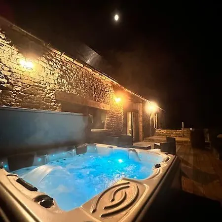 Сasa de vacaciones Maison Avec Jacuzzi La Chaise-Beaudouin