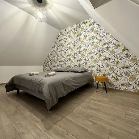 Сasa de vacaciones Maison Avec Jacuzzi La Chaise-Beaudouin