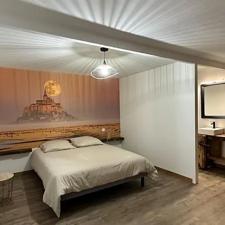 Сasa de vacaciones Maison Avec Jacuzzi La Chaise-Beaudouin